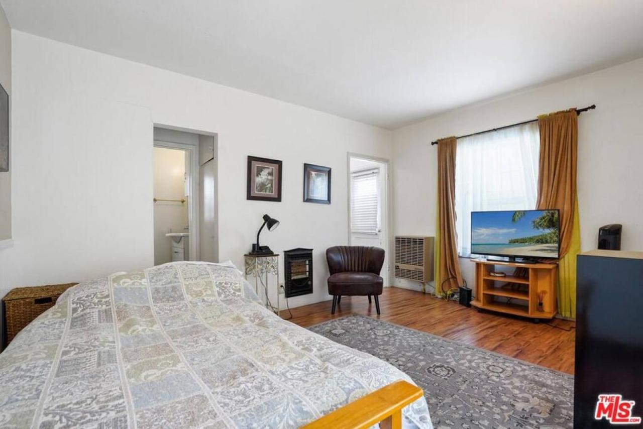 Lovely Located In Santa Monica B